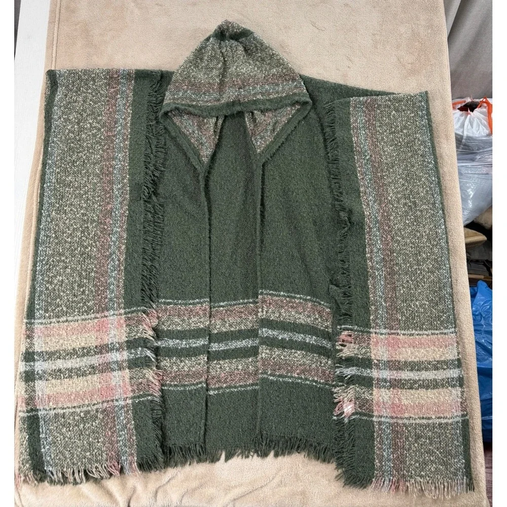 World Market Hooded Poncho‎ Cape Green Plaid Fringe One Size cardigan EUC